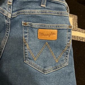 Wrangler retro skinny jeans sz 28 fits like 27
